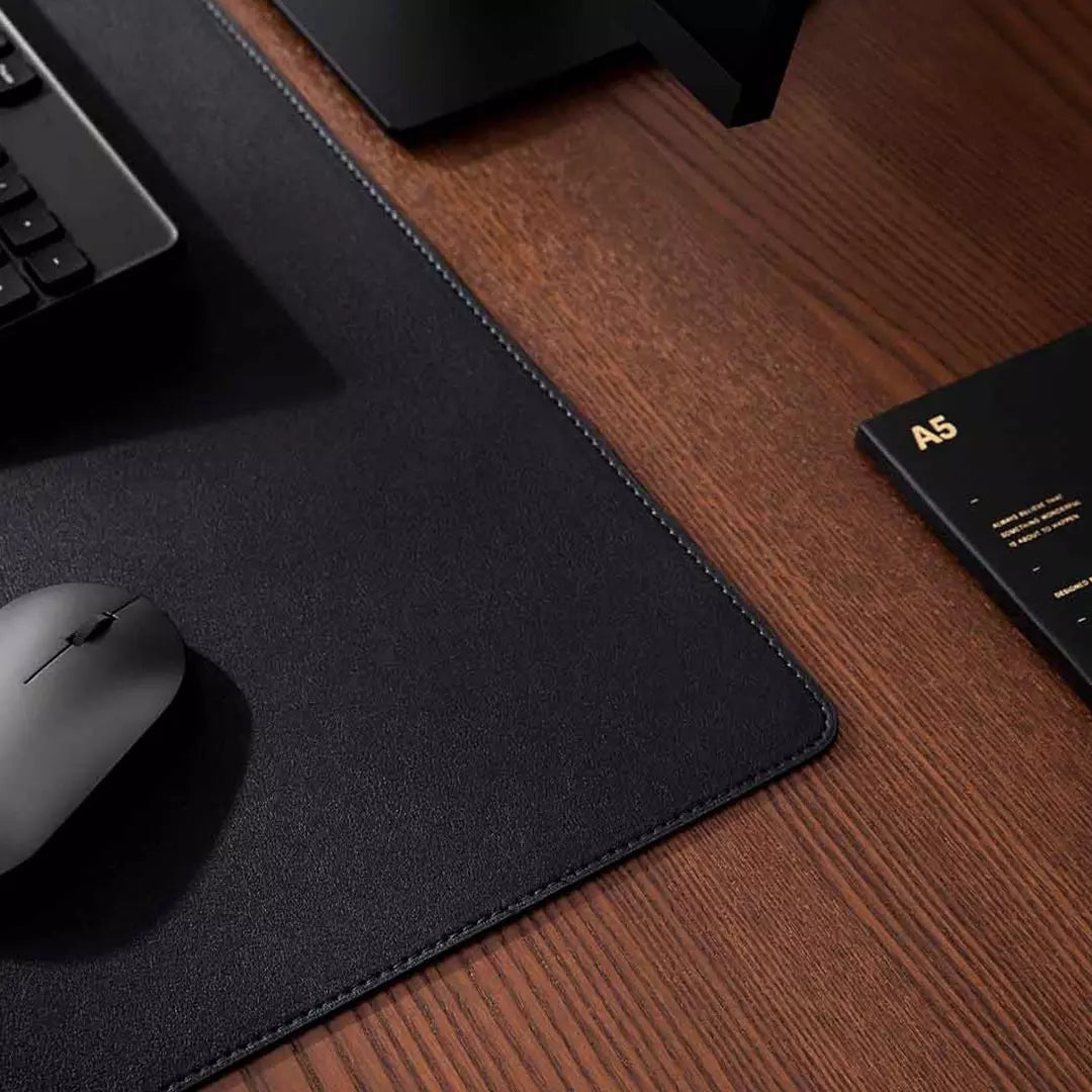 Minimal XXL Desk Mat – Premium Workspace