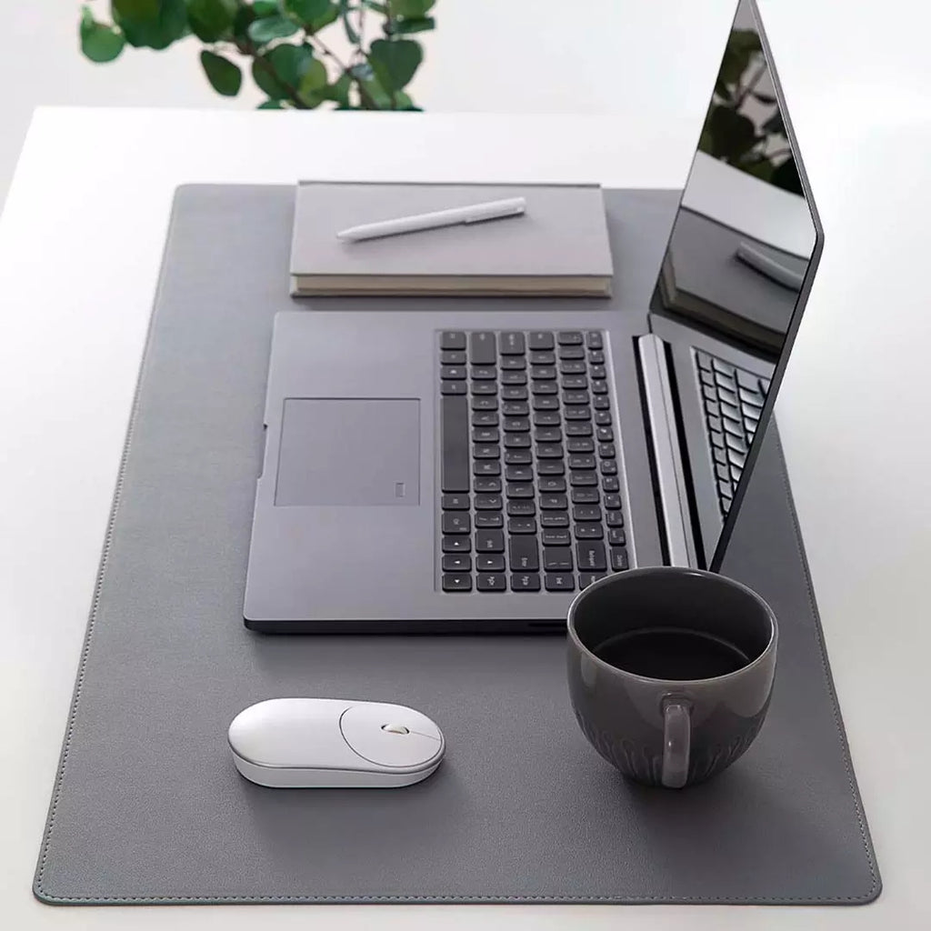 Minimal XXL Desk Mat – Premium Workspace
