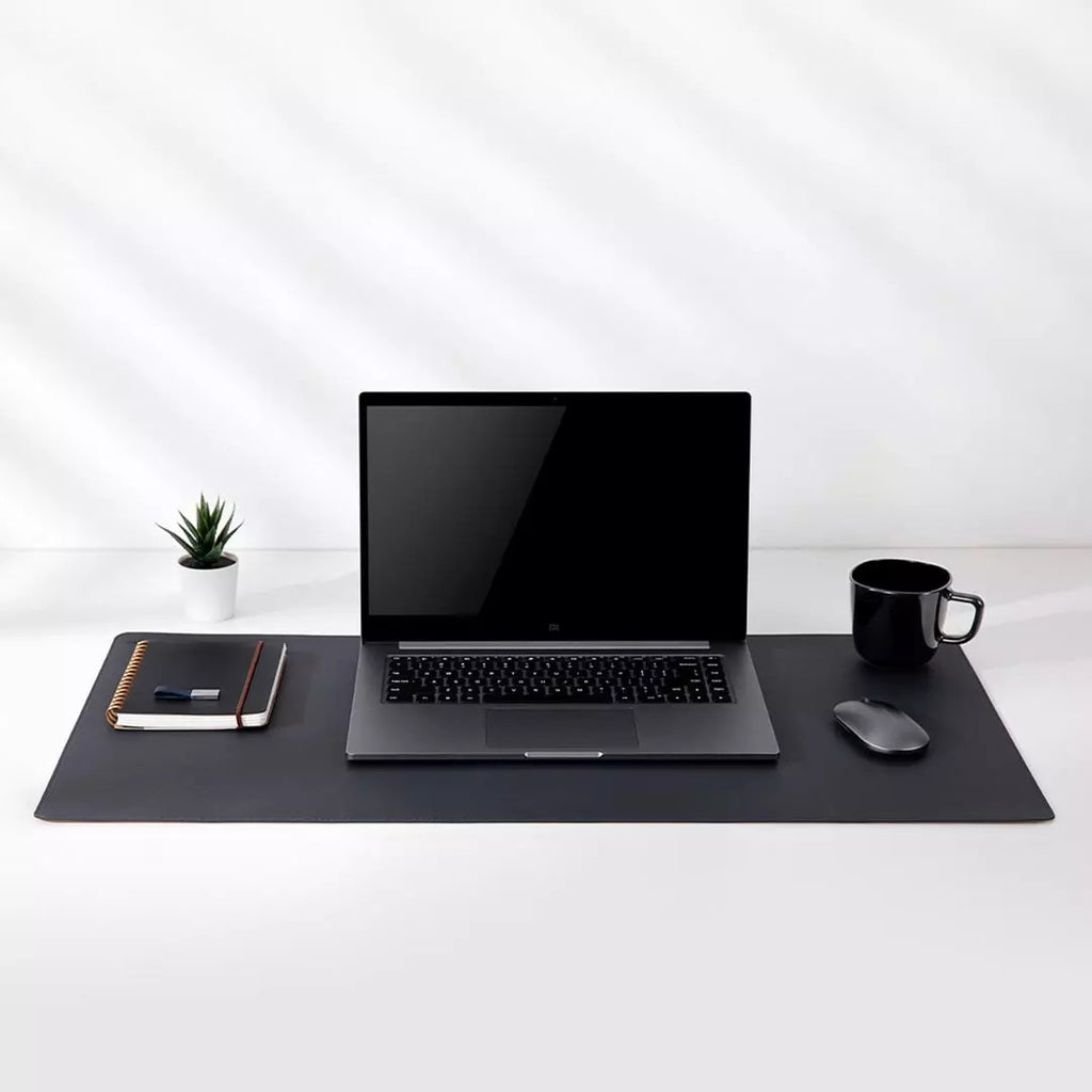 Minimal XXL Desk Mat – Premium Workspace